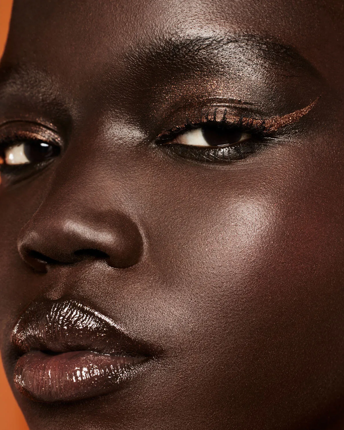 Glitty Lid Shimmer Liquid Eyeliner — Boozy Bronze