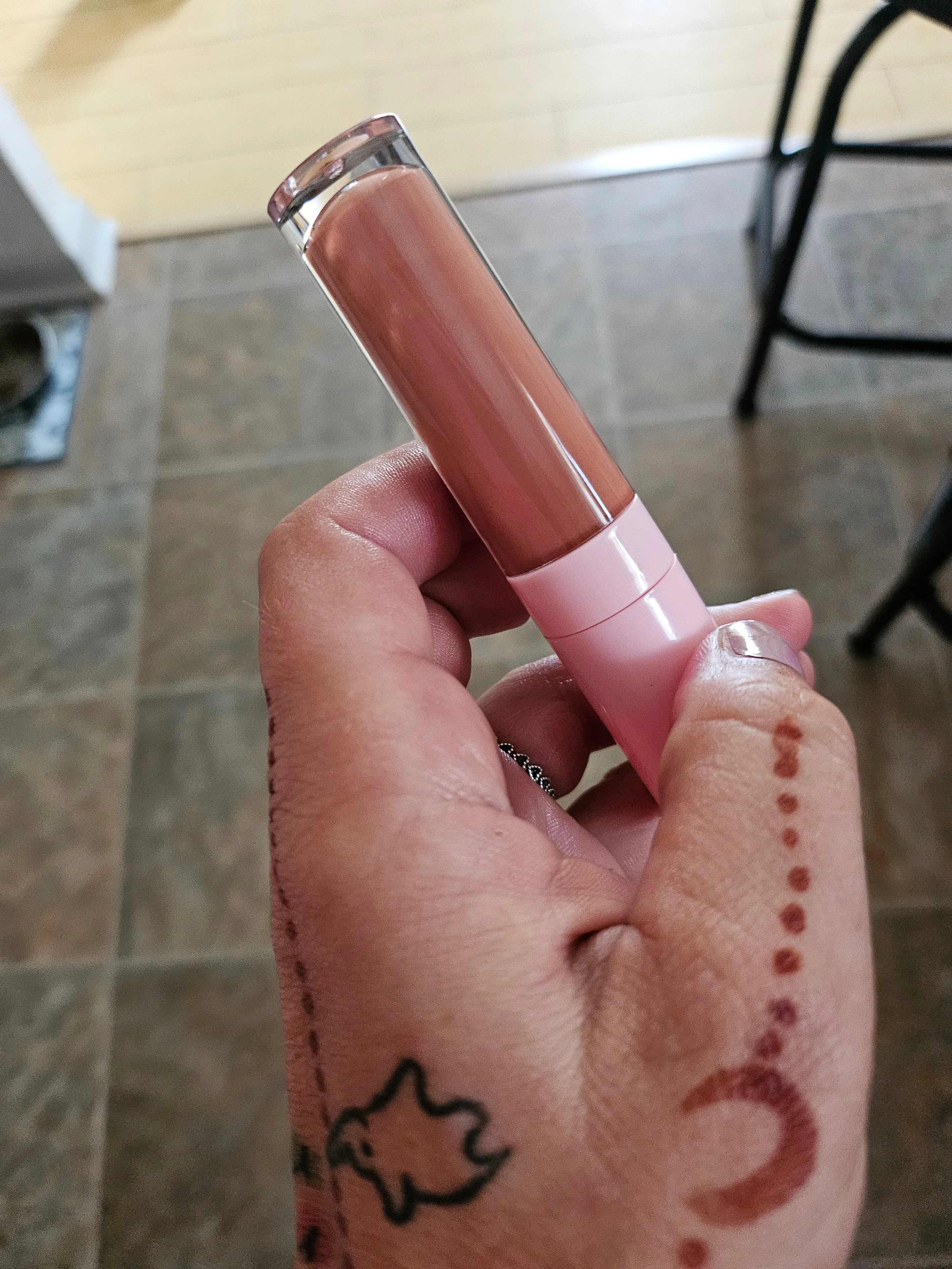 Plumping lip gloss, Hyaluronic Acid Infused