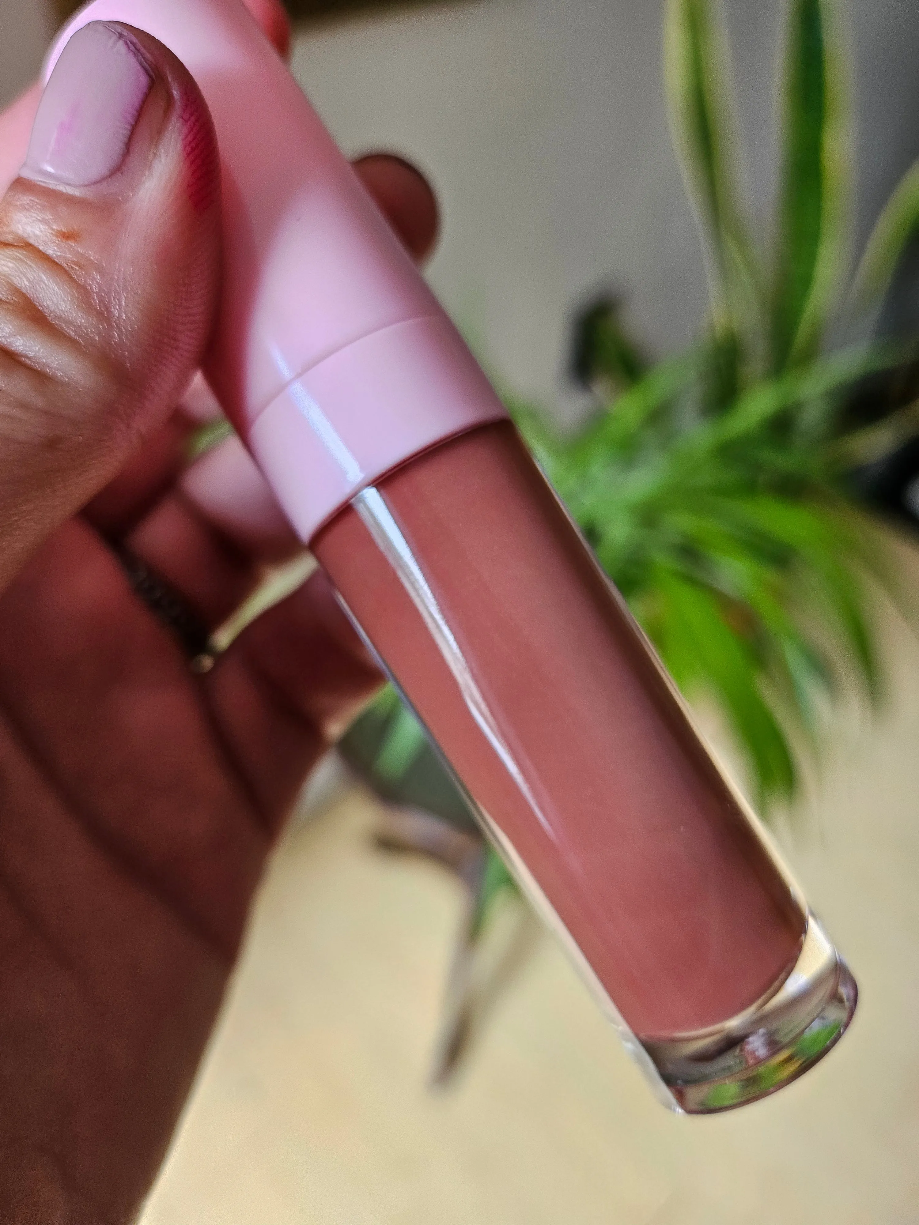 Plumping lip gloss, Hyaluronic Acid Infused